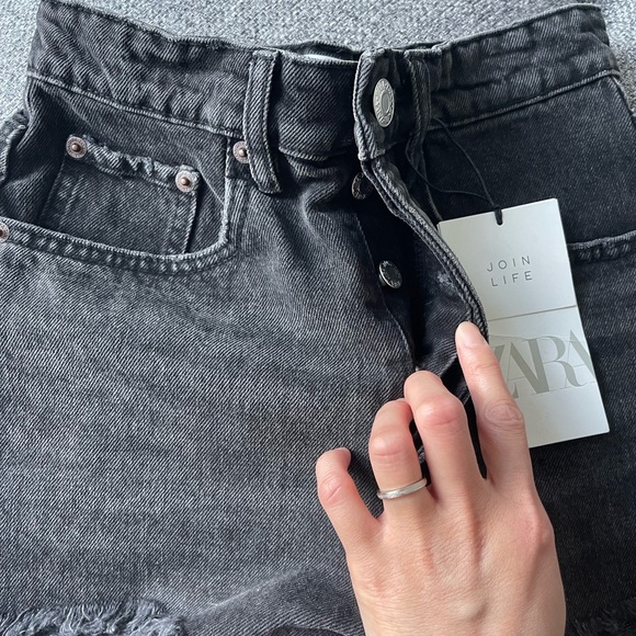 Zara high waisted frayed shorts - Picture 2 of 5